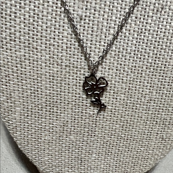 Elegant Silver Necklace - Picture 2 of 3